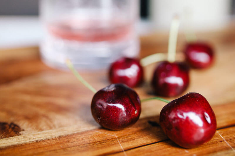 Kirschen und anderes buntes Obst sind reich an Vitaminen