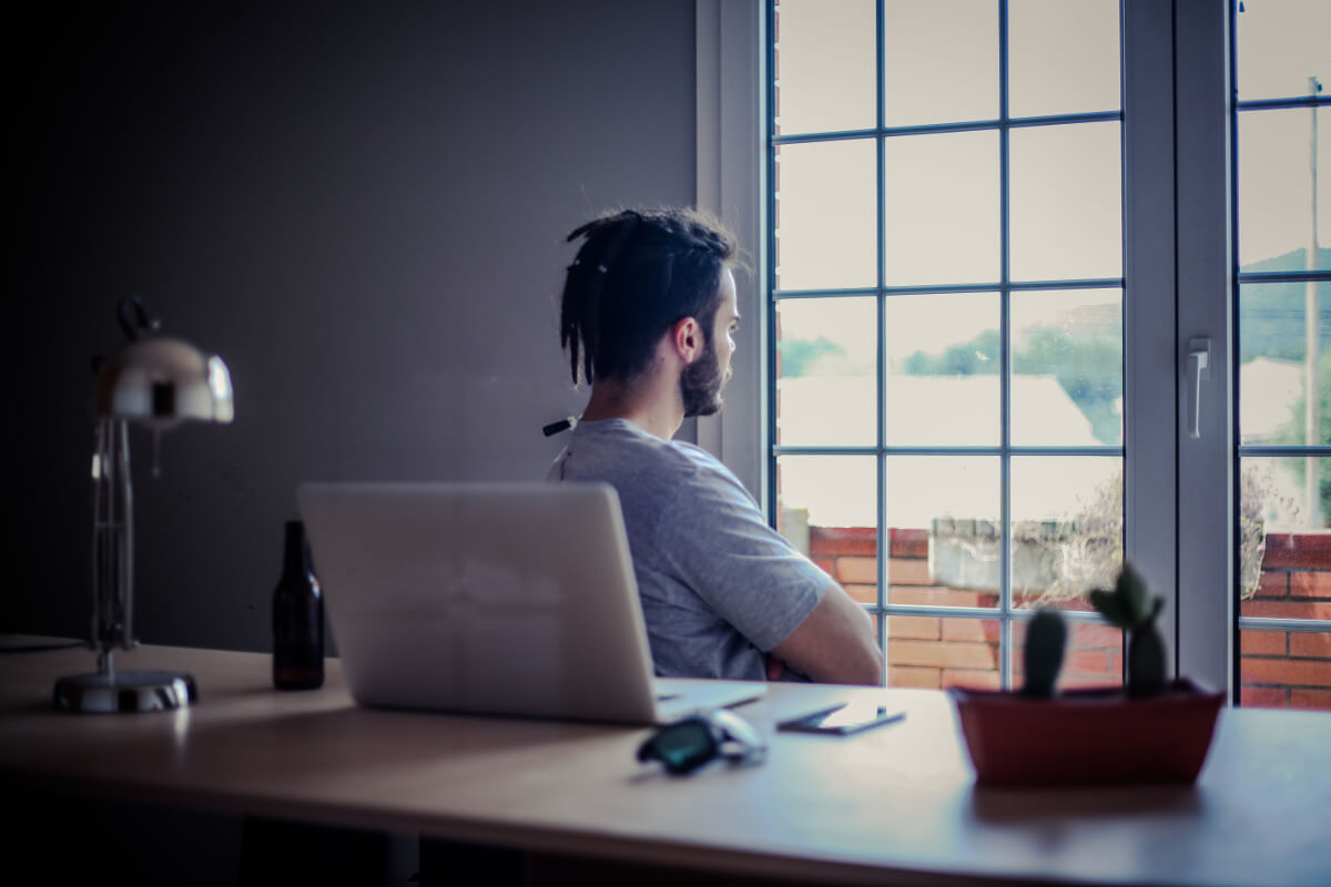 Regelmäßige Pausen während der Arbeit beugen Stress vor