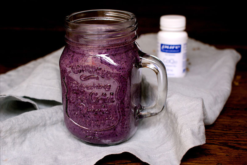 Das Smoothie-Rezept mit CoQ10 enthält neben Bananen auch Kakao- und Hanfproteinpulver.