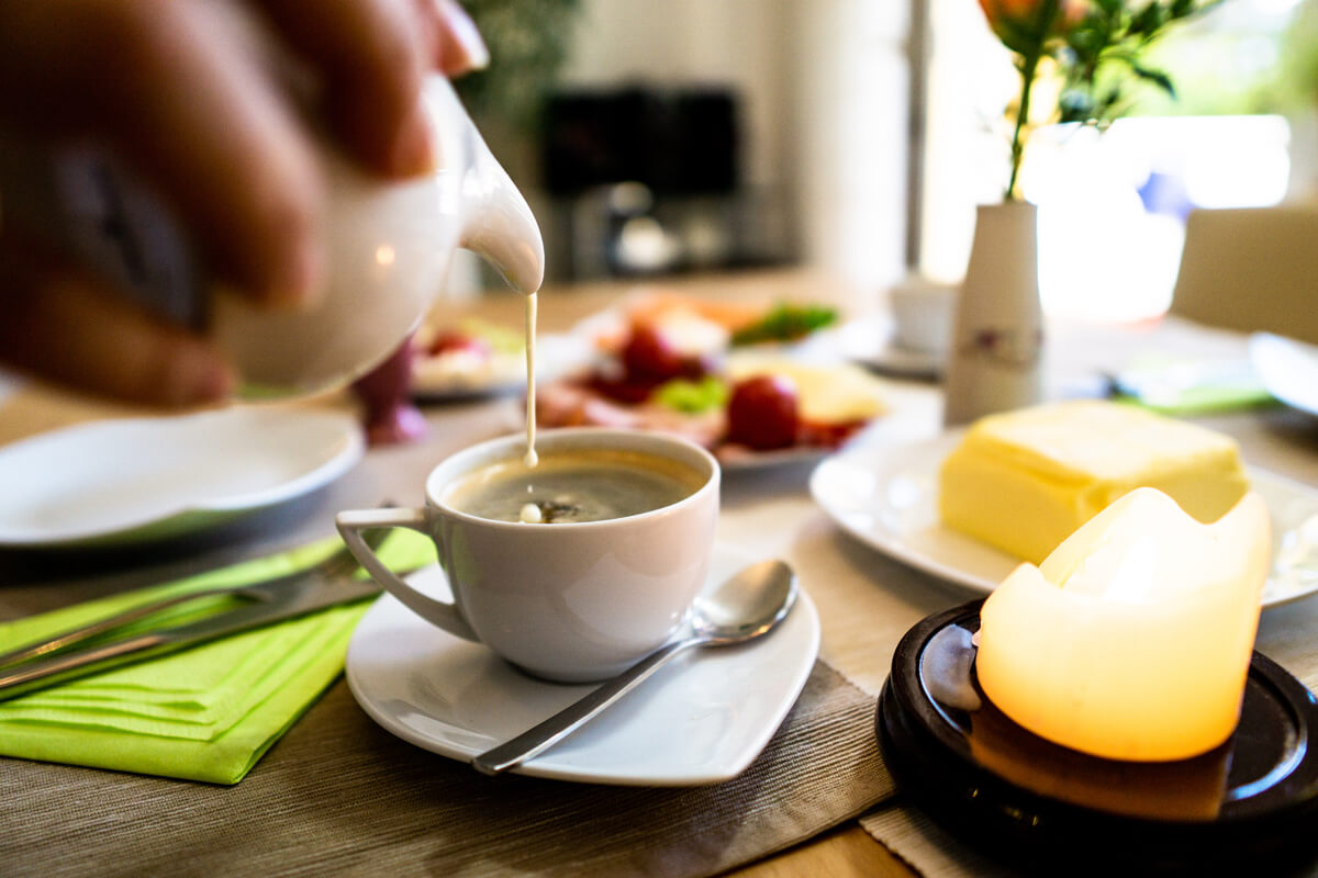 Die Tasse Kaffee ist für viele ein fixes Morgenritual